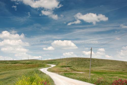 Strada sterrata in valdorcia